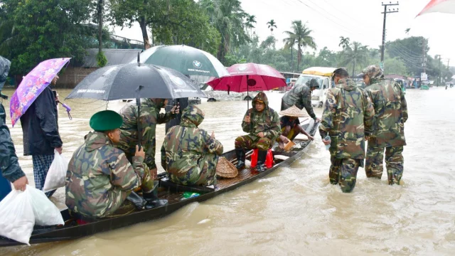 এবার সেনাবাহিনী ও কোস্ট গার্ড!